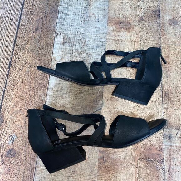 EILEEN FISHER SUEDE LEATHER STRAPPY EDGY CLASSIC BLOCK HEELS Sandals - Picture 5 of 15